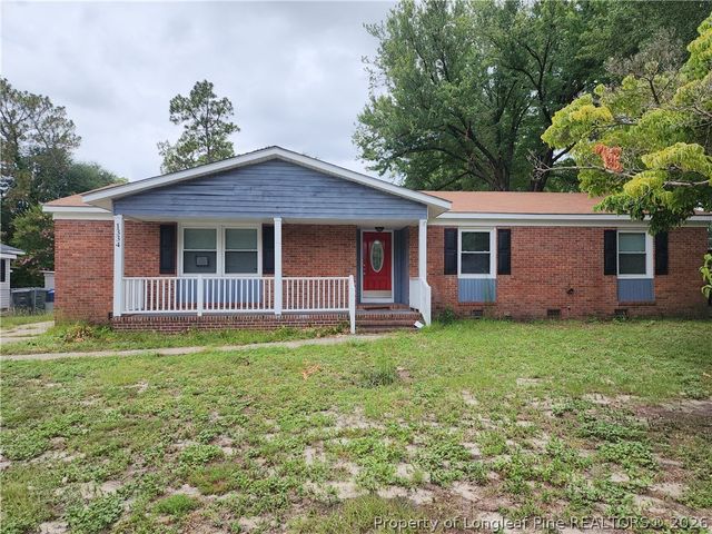 1334 Camelot Dr, Fayetteville, NC 28304
