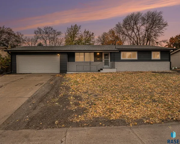 3205 S  Lincoln Ave, Sioux Falls, SD 57105