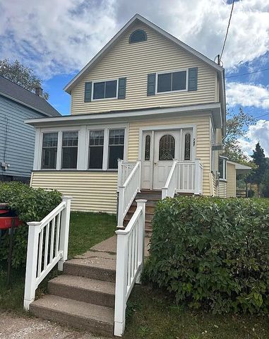 747 S  Pine St, Ishpeming, MI 49849