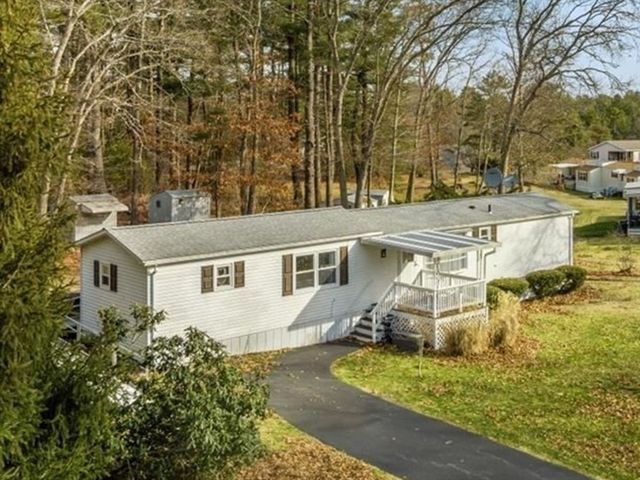 4 Haskell Cir, Lakeville, MA 02347