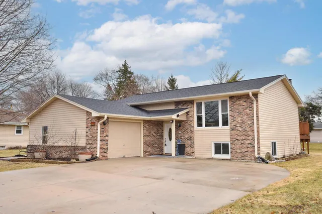 839 Park AVENUE, Oostburg, WI 53070