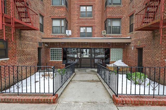 32-25 88th St #407, East Elmhurst, NY 11369