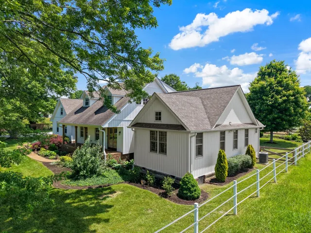 1967 Liebengood Rd, Goodlettsville, TN 37072