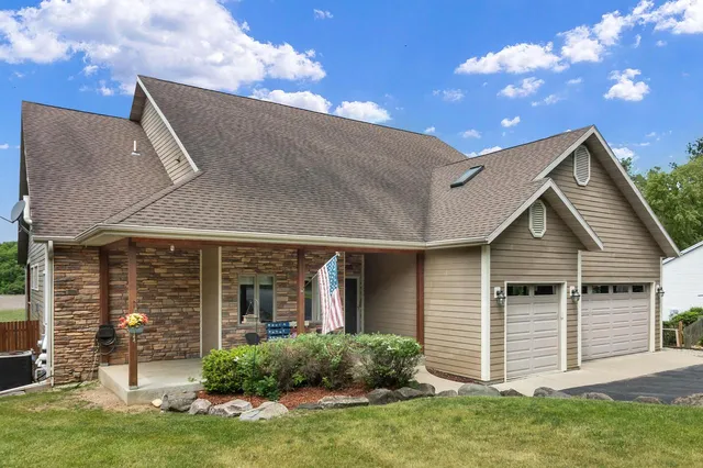 W5574 Briarwood ROAD, Elkhorn, WI 53121