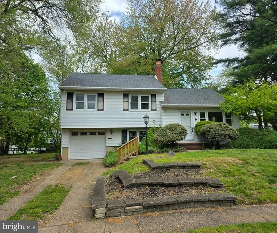 7 Windsor Pl, Mount Holly, NJ 08060