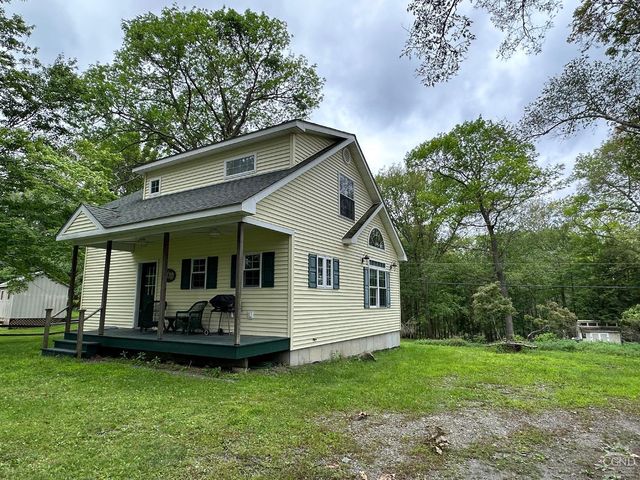 96 SW Colony Rd, Hillsdale, NY 12529