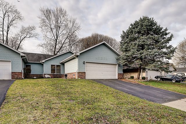 7715 Orchard Village Dr, Indianapolis, IN 46217