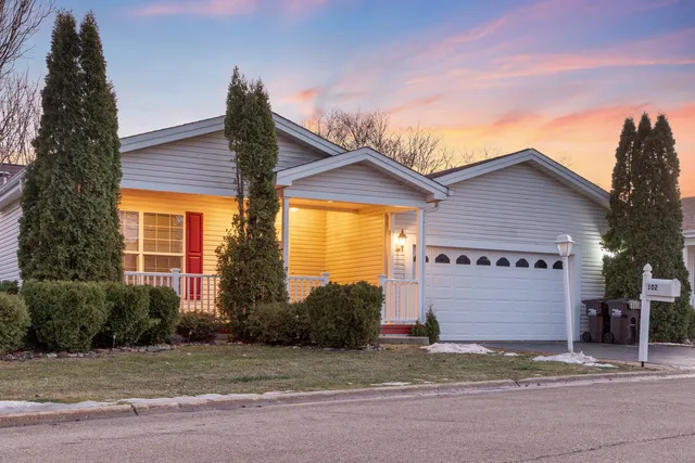102 Hitching Post Ln, Grayslake, IL 60030