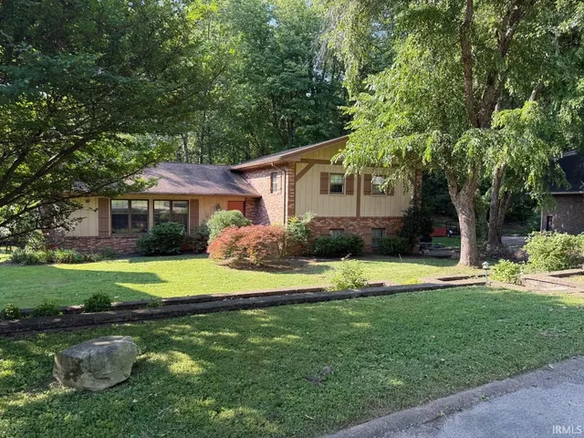 8217 Berry Dr, Evansville, IN 47710