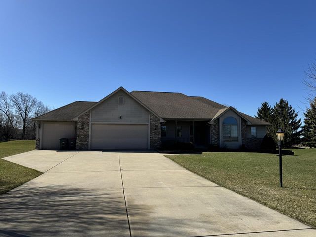 4891 White Swan DRIVE, West Bend, WI 53095