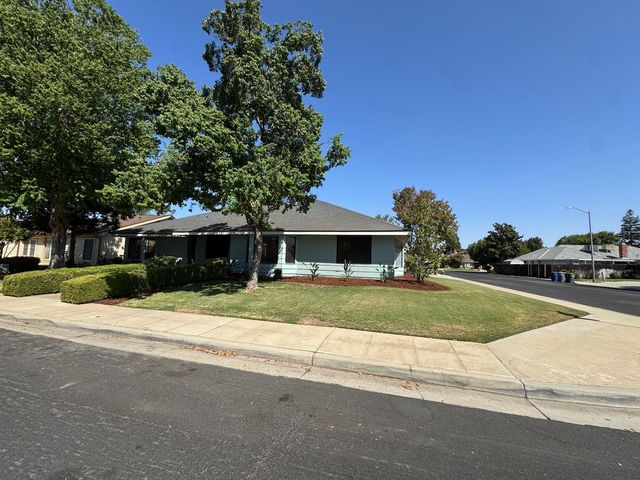 657 W  Escalon Ave, Clovis, CA 93612