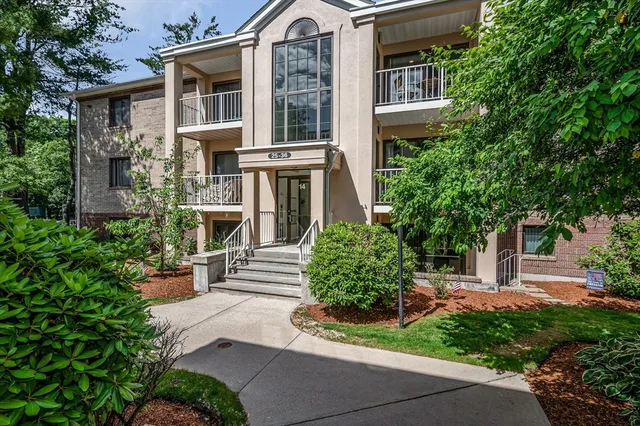 14 Bourbon St #34, Peabody, MA 01960