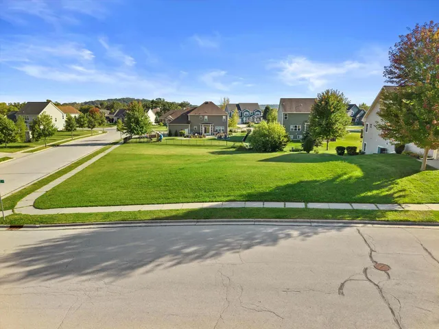 Lot 113 SHADE TREE COURT, Waukesha, WI 53188