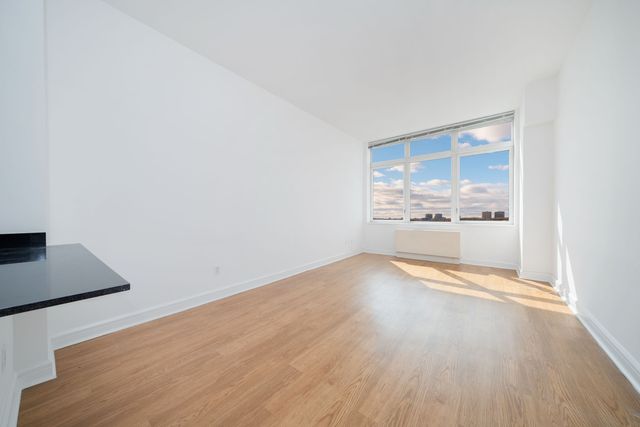 140 Riverside Blvd #2009, New York, NY 10069