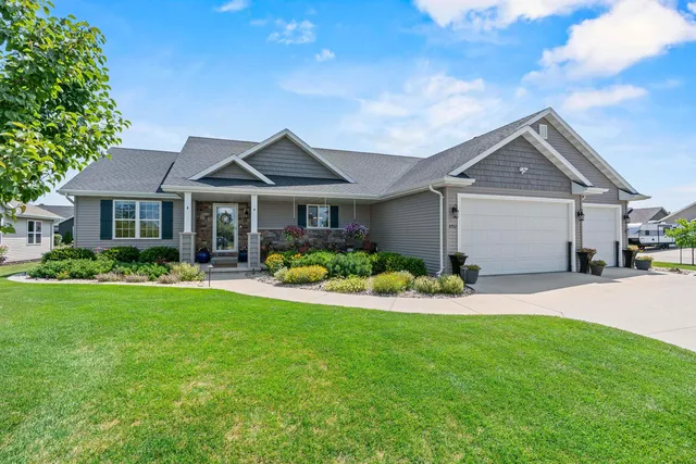 4702 N  Wren Dr, Appleton, WI 54913