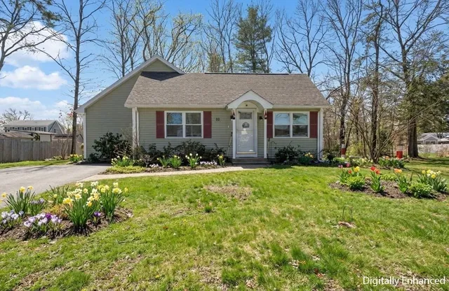 24 Holly St, Billerica, MA 01821