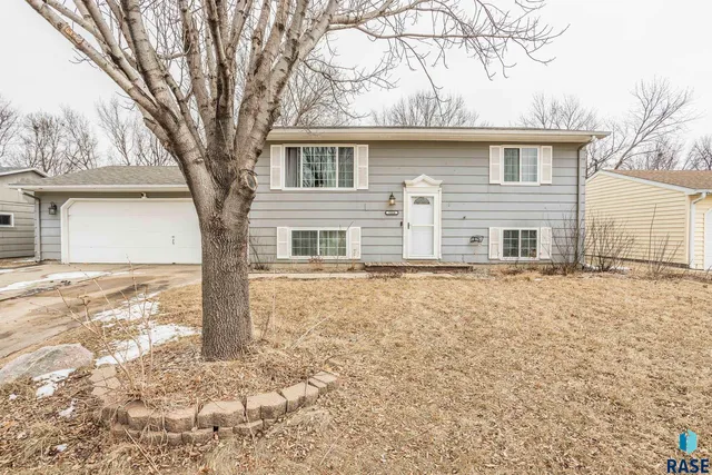 5504 S  Danberry Dr, Sioux Falls, SD 57106