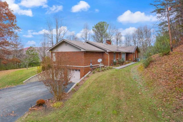 68 Clay Dr, Manchester, KY 40962