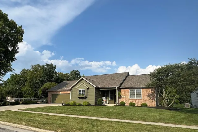 1518 Chancellor Dr, Lima, OH 45807