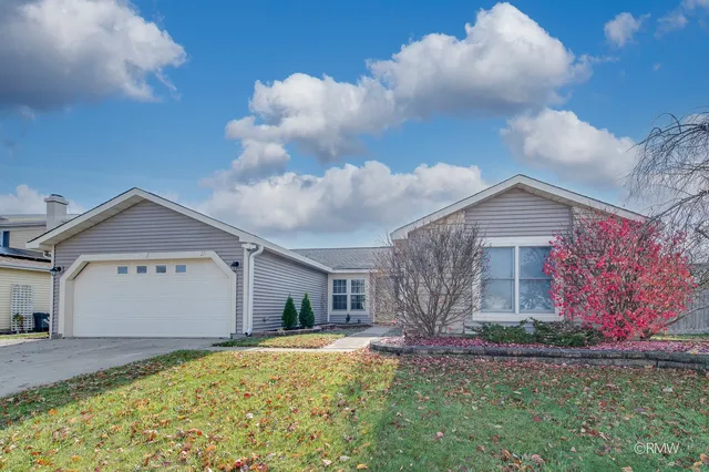 23 Hesterman Dr, Glendale Heights, IL 60139