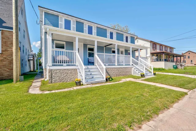 124 E  Elk St, Manistique, MI 49854
