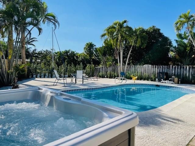 2401 Andros Ln, Fort Lauderdale, FL 33312