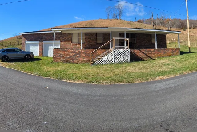 3881 Moccasin Valley Rd, Lebanon, VA 24266
