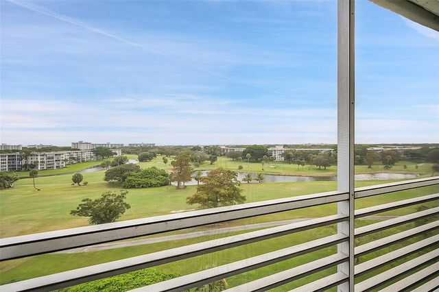 3520 Oaks Way #806, Pompano Beach, FL 33069