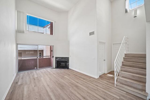 1939 N  Tamarind Ave #1, Los Angeles, CA 90068