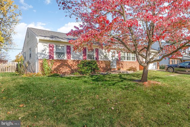 125 Yorkshire Dr, Mechanicsburg, PA 17055