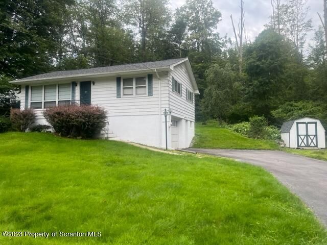 121 Meadow Brook Dr, Clarks Summit, PA 18411