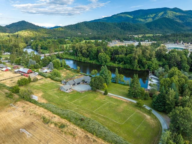 8442 New Hope Rd, Grants Pass, OR 97527