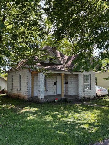 946 W Poplar Street, Springfield, MO 65802