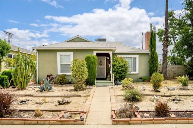 8036 Whitsett Ave, North Hollywood, CA 91605