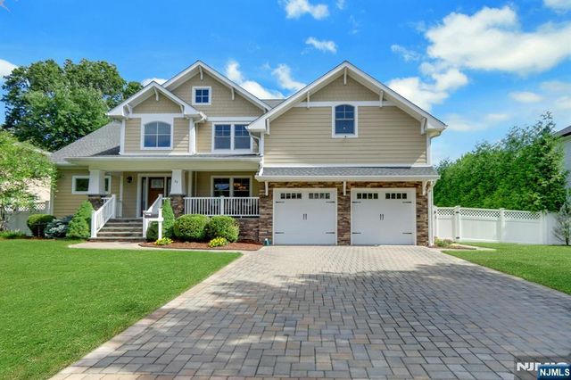 23 Hollybrook Rd, Paramus, NJ 07652