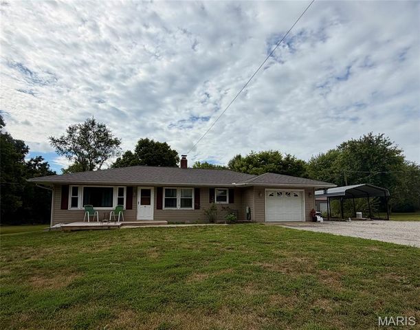 702 E  1700th Ave, Vandalia, IL 62471