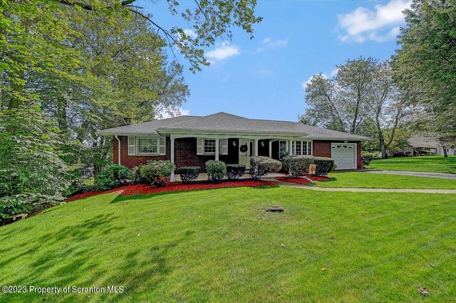 780 Griffin Rd, Roaring Brook Twp, PA 18444