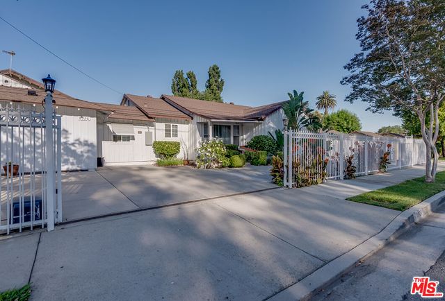 8924 Haskell Ave, North Hills, CA 91343