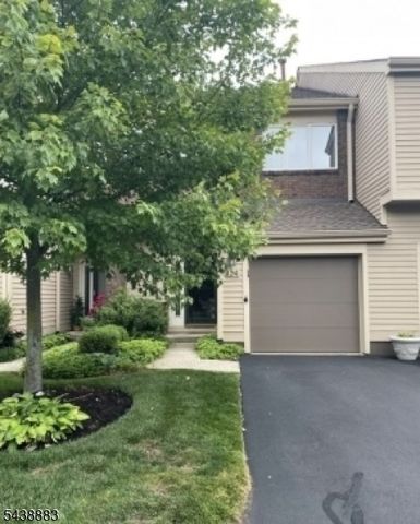 124 Hempstead Ct, Madison, NJ 07940