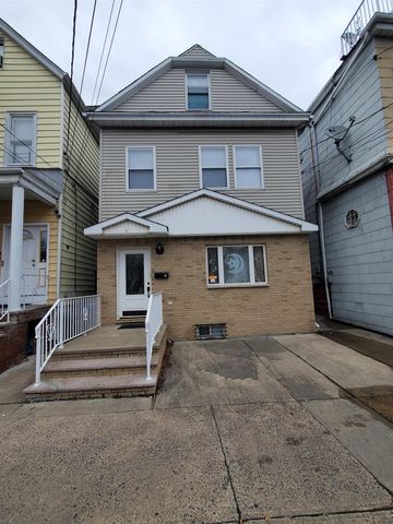 41 Andrew St, Bayonne, NJ 07002