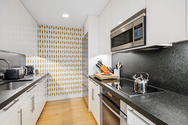 111 W  67th St #29F, New York, NY 10023