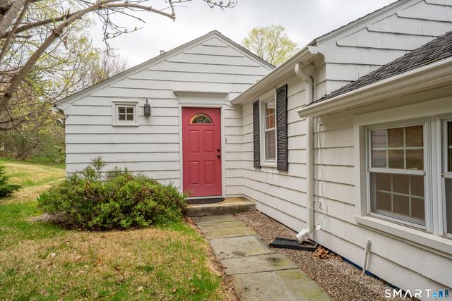 30 Hillsboro Dr, West Hartford, CT 06107