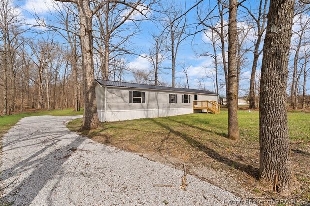 1260 E County Line Road NE, Palmyra, IN 47164