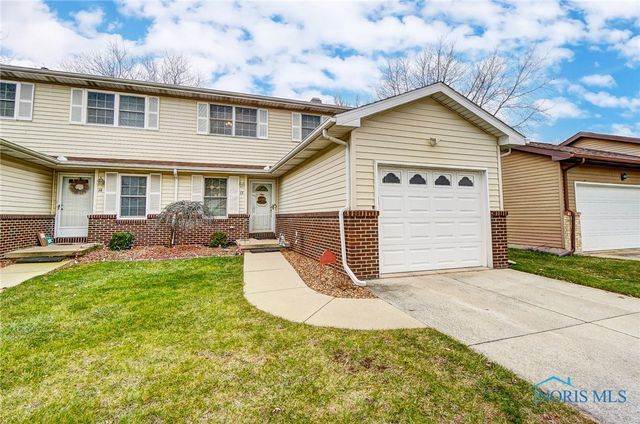 15 Augusta Dr, Bowling Green, OH 43402