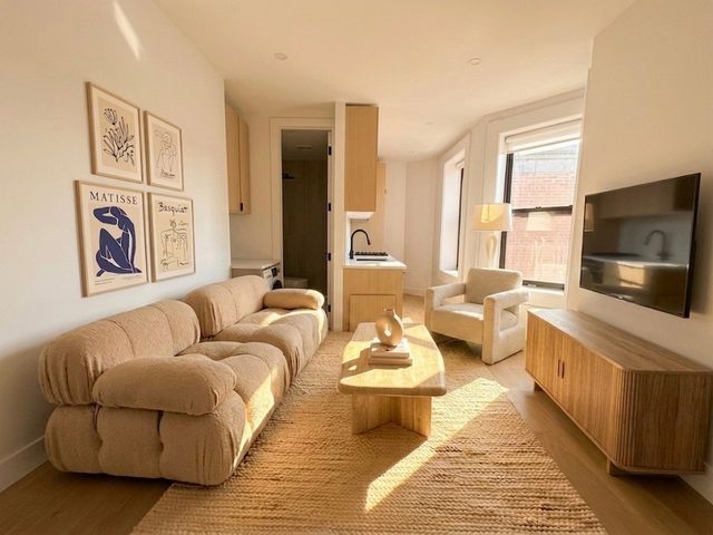 169 Sullivan St #19, New York, NY 10012