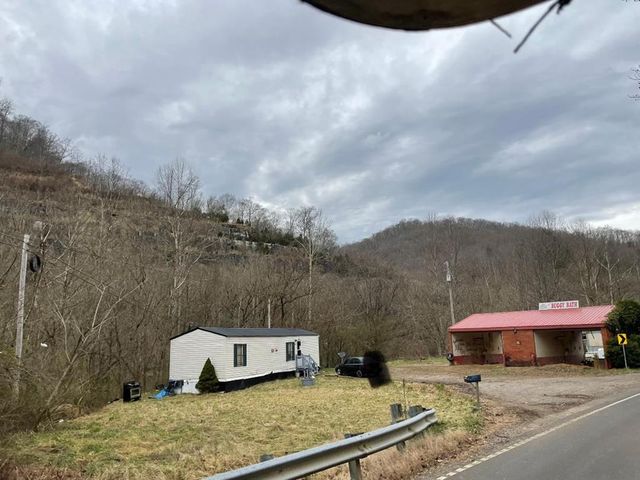 2874 Route 979, Harold, KY 41635