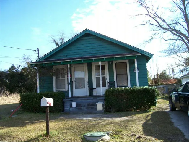 212 3rd St NW, Moultrie, GA 31768