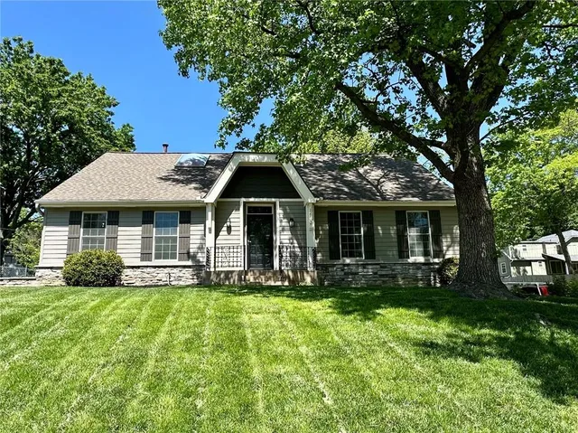 12802 W  101st St, Lenexa, KS 66215