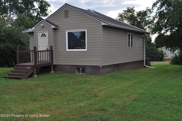 108 4th Ave W, Lemmon, SD 57638