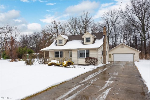 24218 Normandy Dr, Olmsted Falls, OH 44138